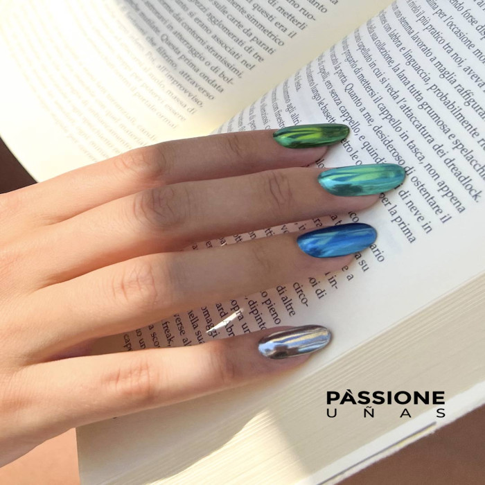 Uñas cromadas: la tendencia que está arrasando